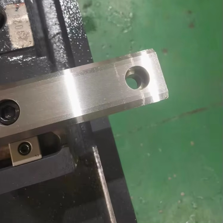 Centre d'usinage vertical CNC, - Heavy Equipment Center avis et prix